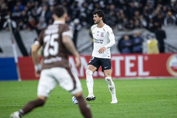Zagueiro do Corinthians admite jogo ruim e enxerga lição em derrota na Libertadores