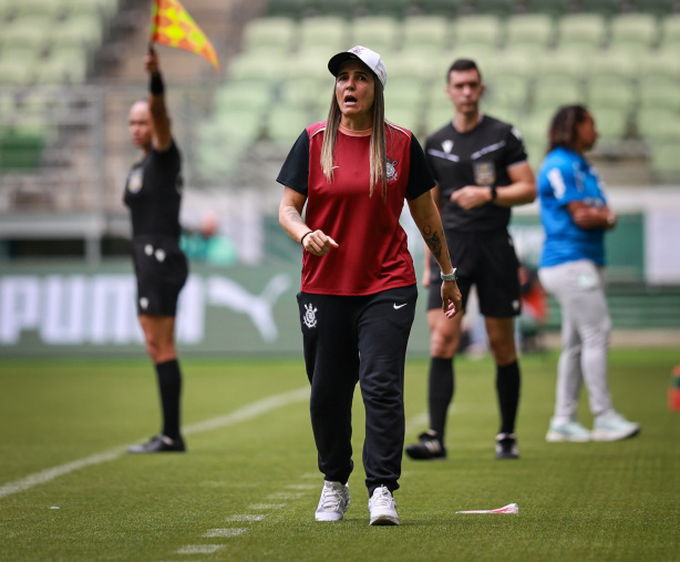 Emily Lima avalia desempenho de zagueira e valoriza trabalho coletivo do Corinthians no Dérbi