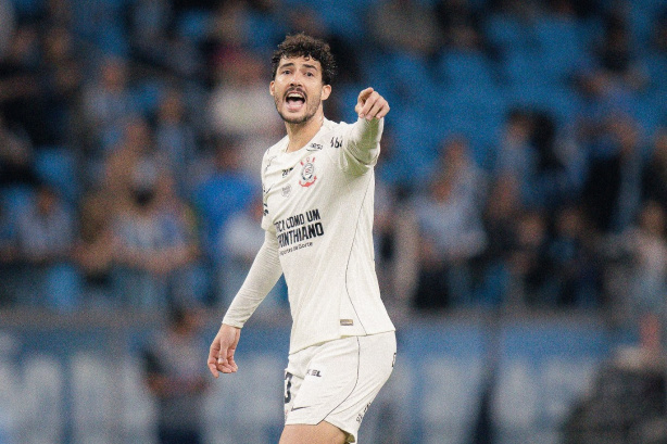 Zagueiro se destaca com atuações sólidas e é eleito o melhor jogador de maio no Corinthians