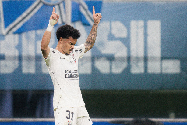 Kaio César é eleito craque do Corinthians em avaliações da Fiel após vitória no Brasileirão