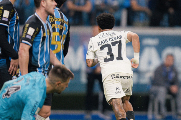 Kaio César celebra primeiro gol pelo Corinthians e reforça meta da Libertadores