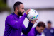 Memphis Depay segue tratamento no tornozelo e ganha previso de retorno no Corinthians
