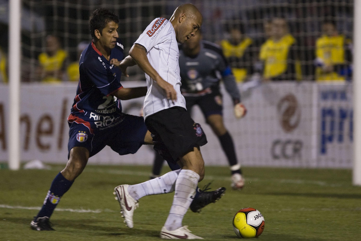 SP - ESPORTES - CORINTHIANS X SAO CAETANO - nos vestirios antes do jogo realizado esta noite no estdio do Pacaembu, vlido pela primeira rodada do Campeonato Paulista de 2009