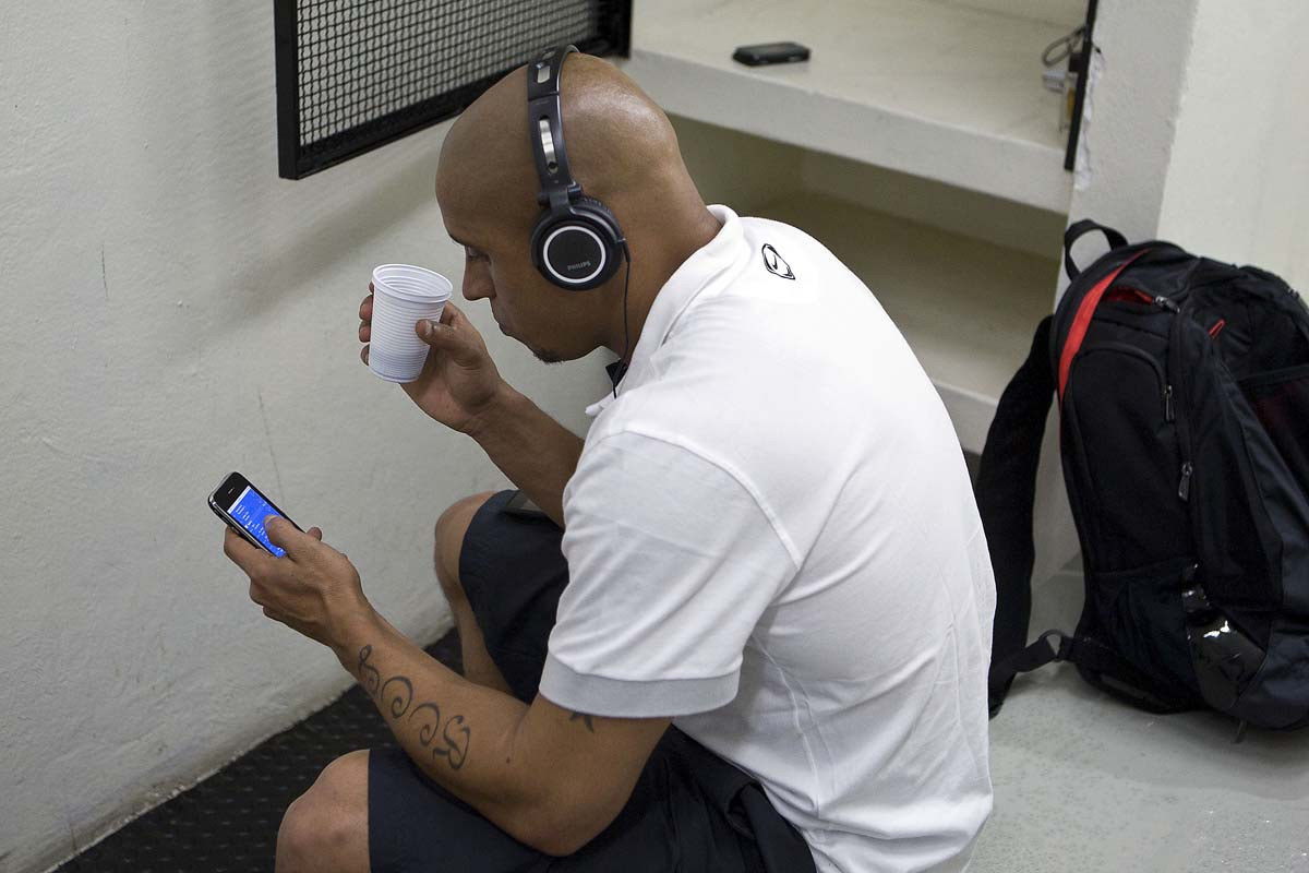 Roberto Carlos nos vestirios antes da partida entre Corinthians x Vitoria/BA, vlida pela 17 rodada do Campeonato Brasileiro de 2010, serie A, realizada esta tarde no estdio do Pacaembu, em So Paulo. So Paulo, Brasil