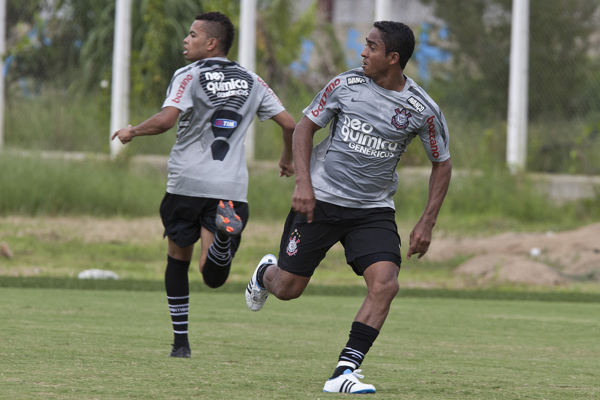 Dentinho e Jorge Henrique que formam a dupla de ataque para amanh�, durante o treino de hoje a tarde no CT Joaquim Grava, no Parque Ecol�gico do Tiete. O pr�ximo jogo da equipe ser� amanh�, quarta-feira, dia 19/01, contra o Bragantino, em Bragan�a Paulista/SP, v�lida pela 2� rodada do Campeonato Paulista de 2011