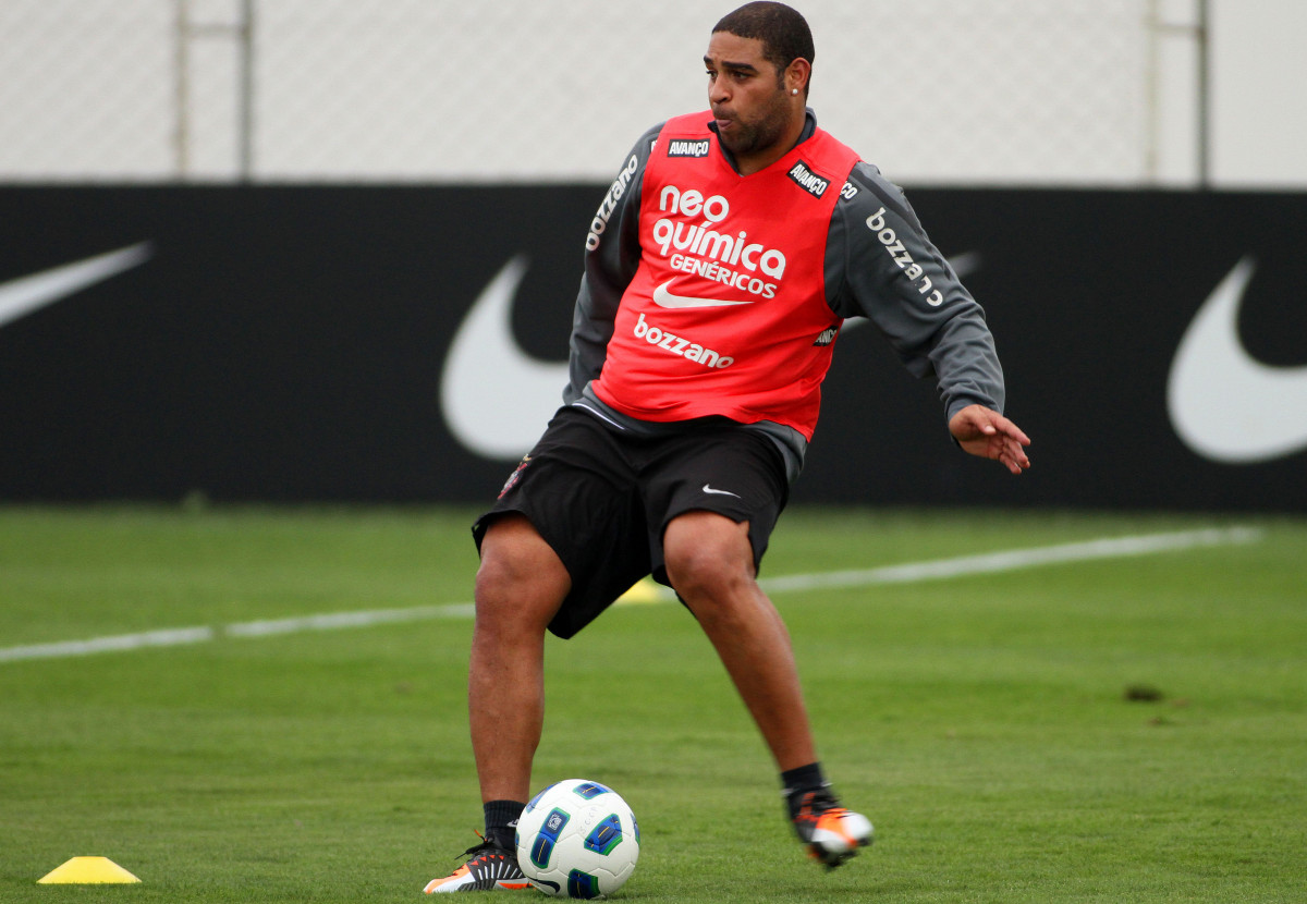 Adriano durante treino do Corinthians realizado no Centro de treinamento Joaquim Grava