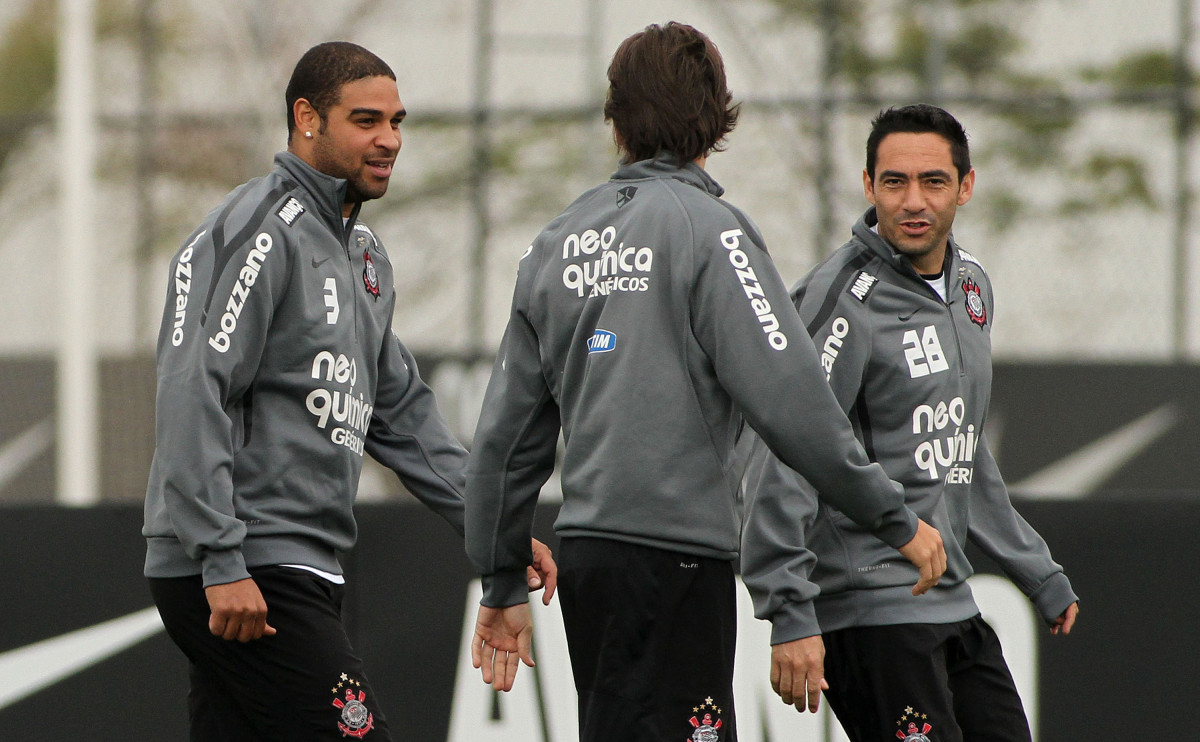 Adriano durante treino do Corinthians realizado no Centro de treinamento Joaquim Grava