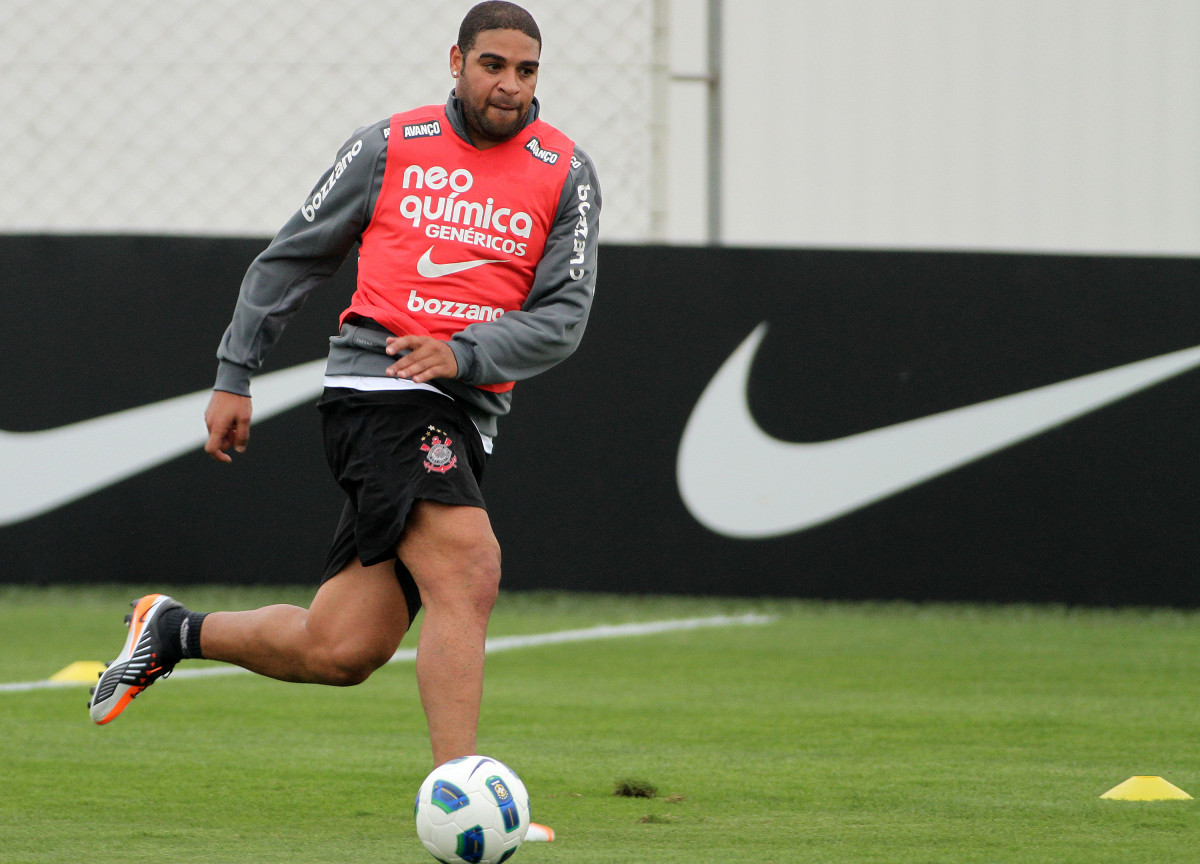 Adriano durante treino do Corinthians realizado no Centro de treinamento Joaquim Grava