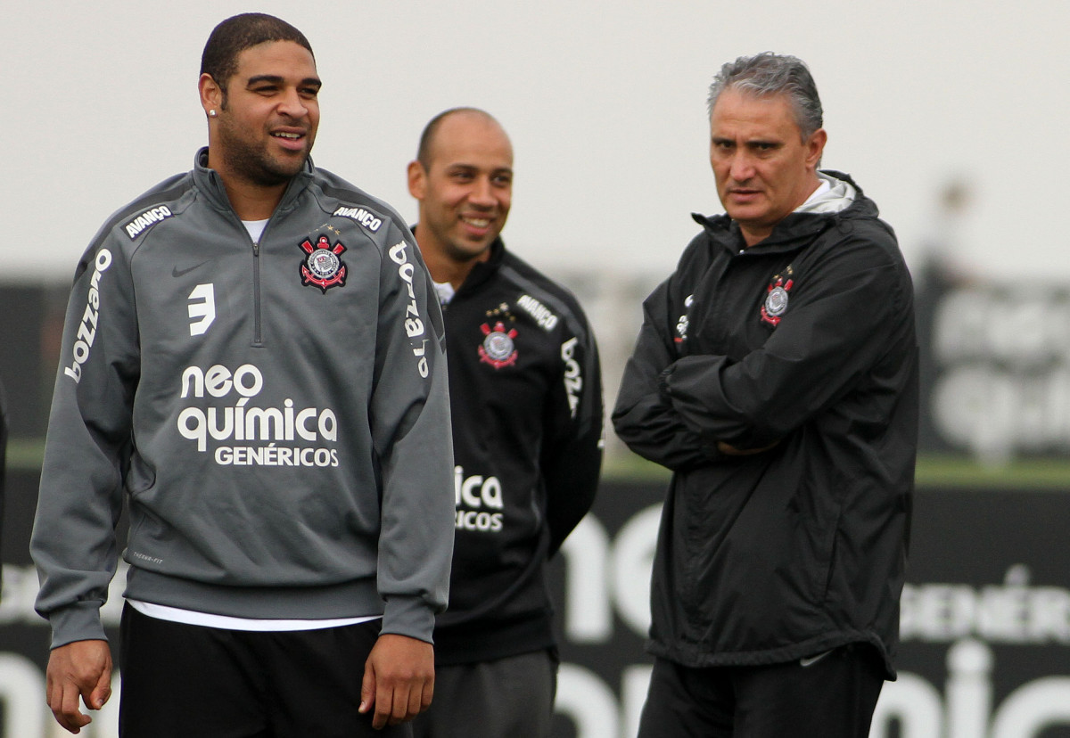 Adriano durante treino do Corinthians realizado no Centro de treinamento Joaquim Grava