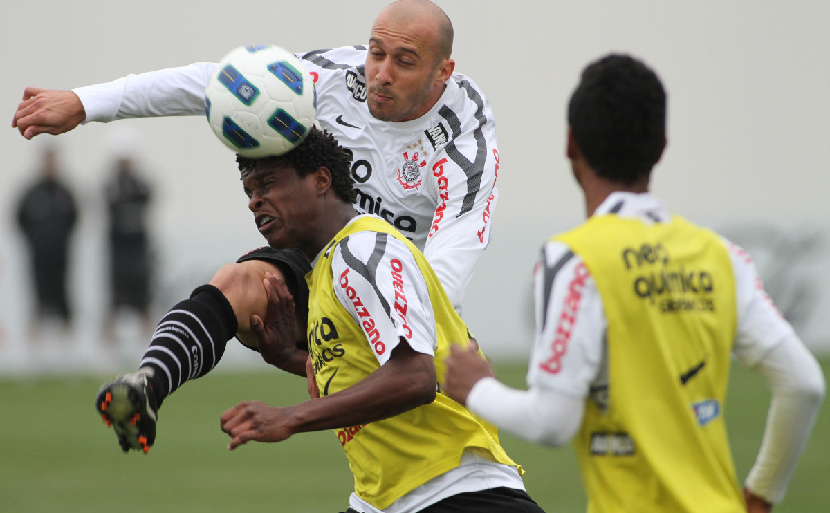 Alessandro durante treino do Corinthians realizado no Centro de treinamento Joaquim Grava