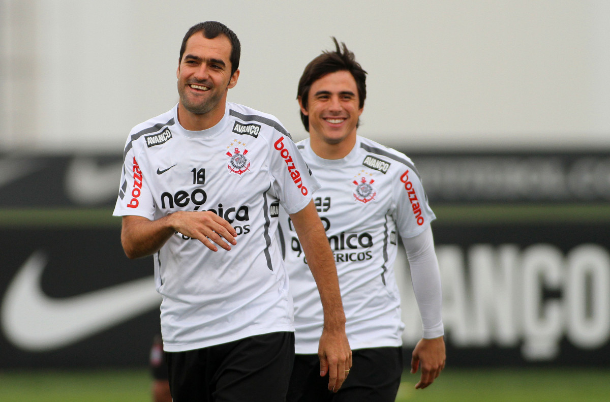 Danilo durante treino do Corinthians realizado no Centro de treinamento Joaquim Grava