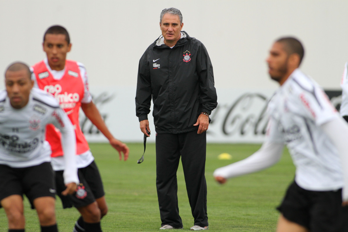 O tcnico Tite durante treino do Corinthians realizado no Centro de treinamento Joaquim Grava