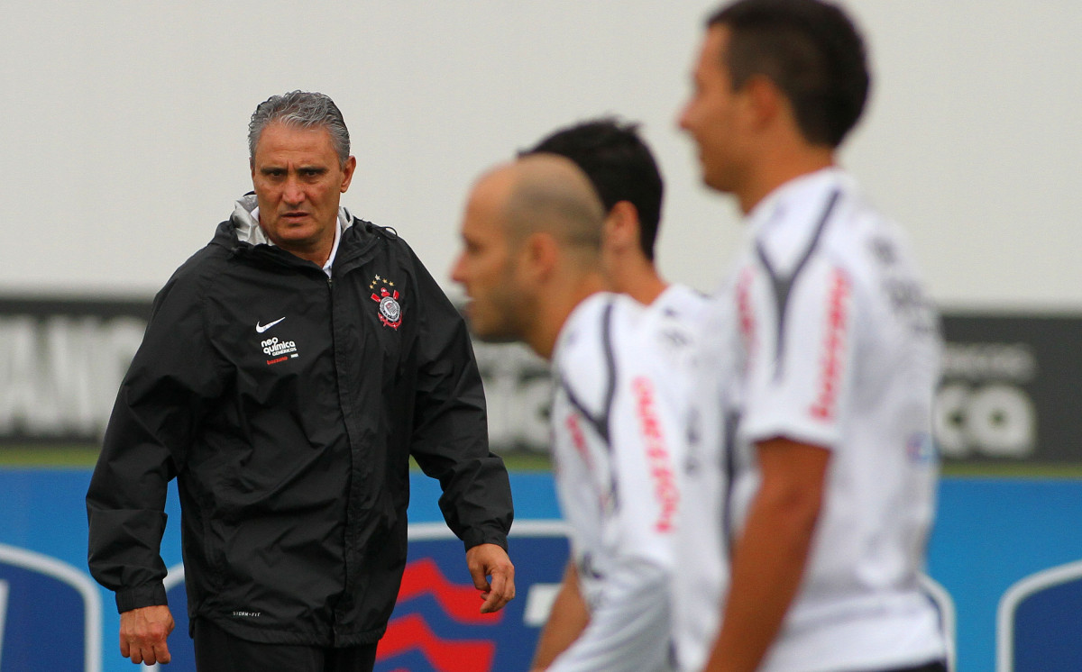 O tcnico Tite durante treino do Corinthians realizado no Centro de treinamento Joaquim Grava