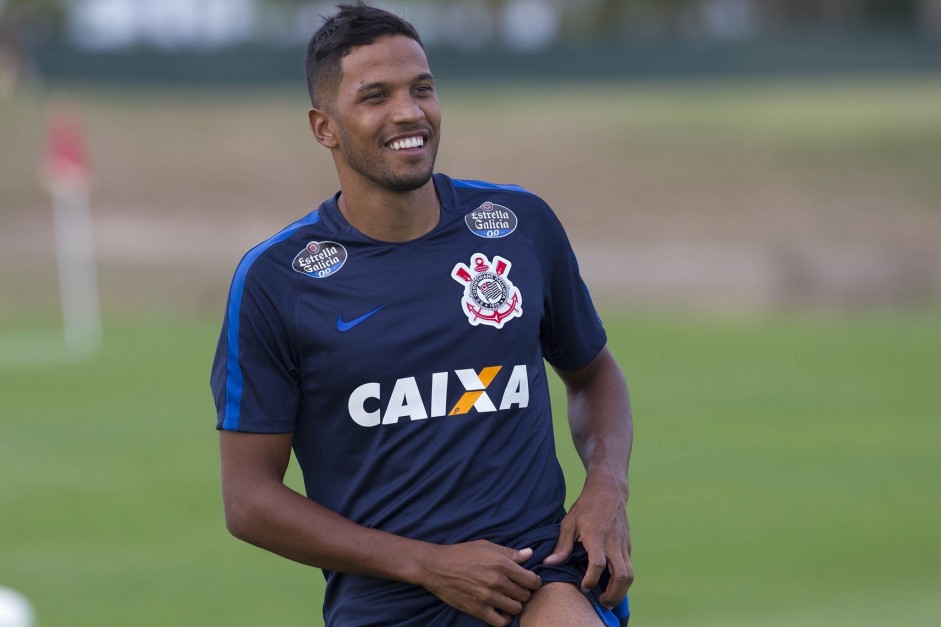 Após empréstimo, zagueiro é reintegrado ao Corinthians ...