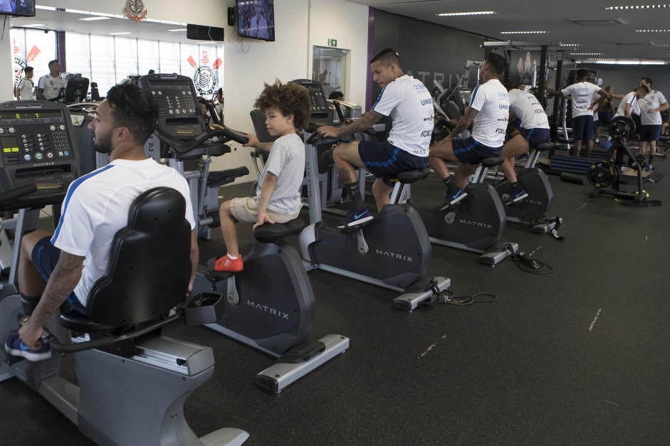 Jogadores fizeram trabalho na academia do CT