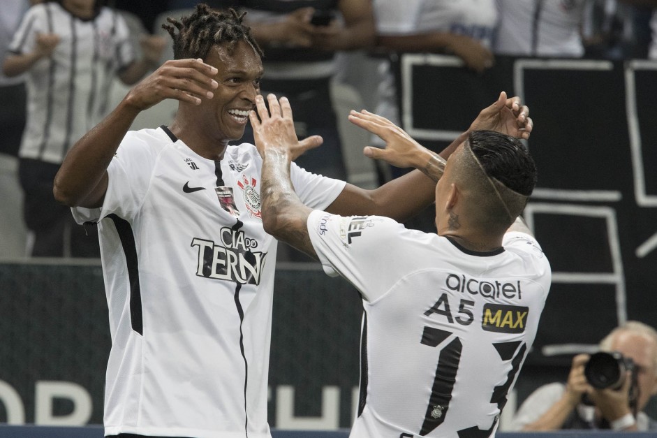 Jô e Guilherme Arana estão na seleção da Bola de Prata