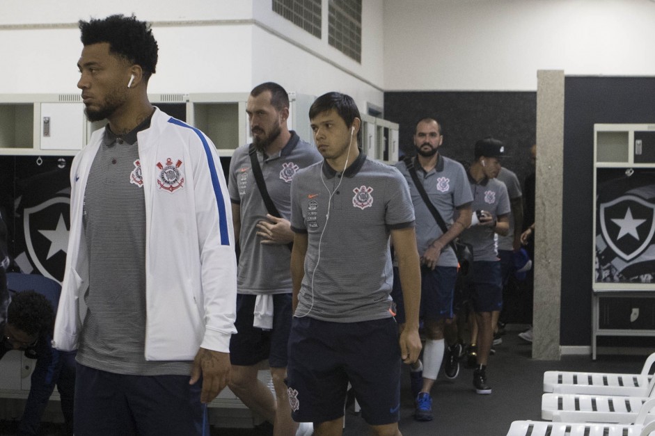 Kazim, Romero, Walter e Danilo chegam no vesti�rio para enfrentar o Botafogo