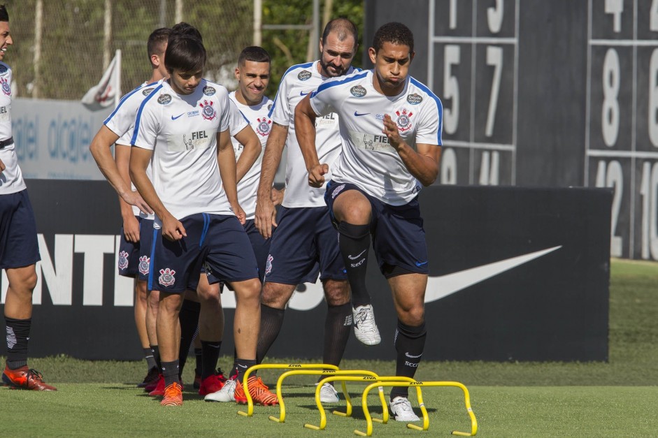 Jogadores do Corinthians se preparam para encarar o Fluminense