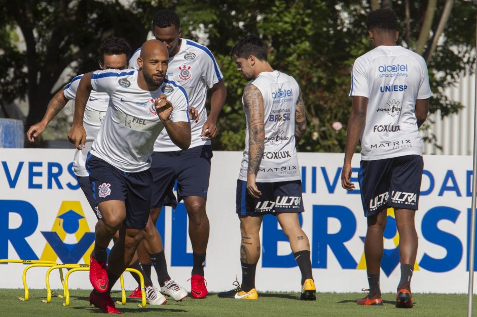 Jogadores do Corinthians se preparam para encarar o Fluminense
