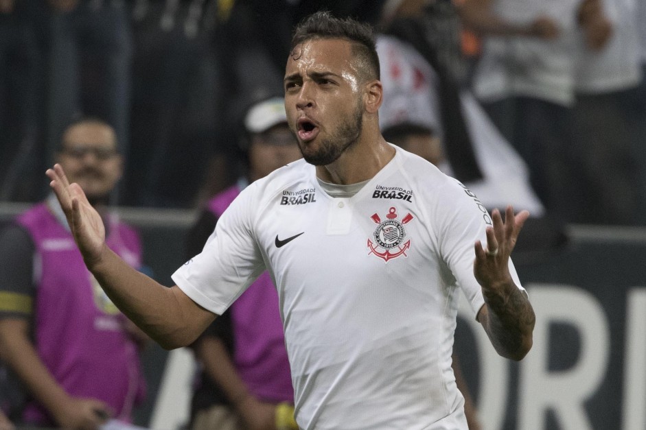 Maycon analisou o desempenho do Corinthians no empate contra o Santos