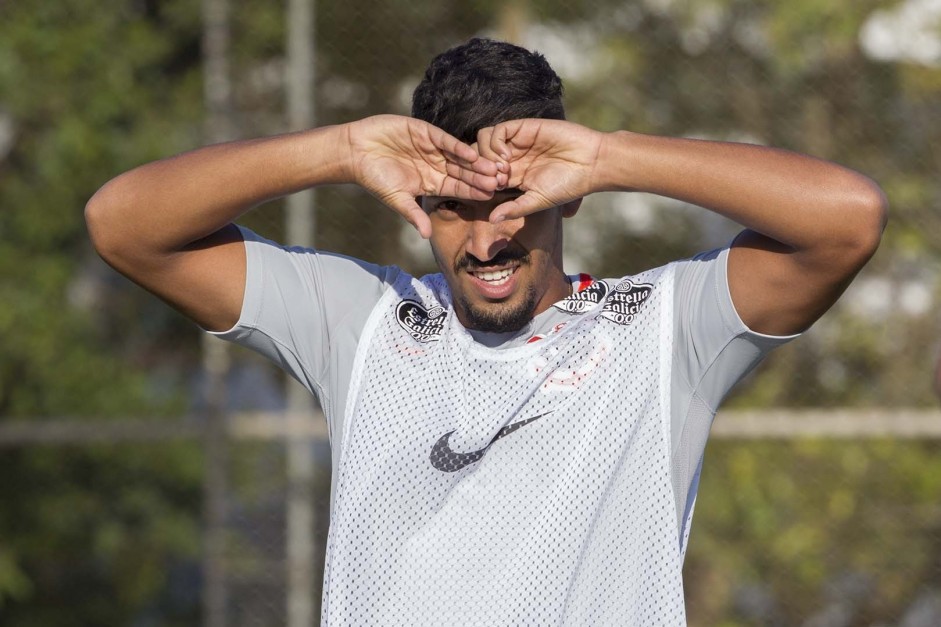Léo Príncipe está sumido dos jogos do Corinthians, mas segue treinando no CT