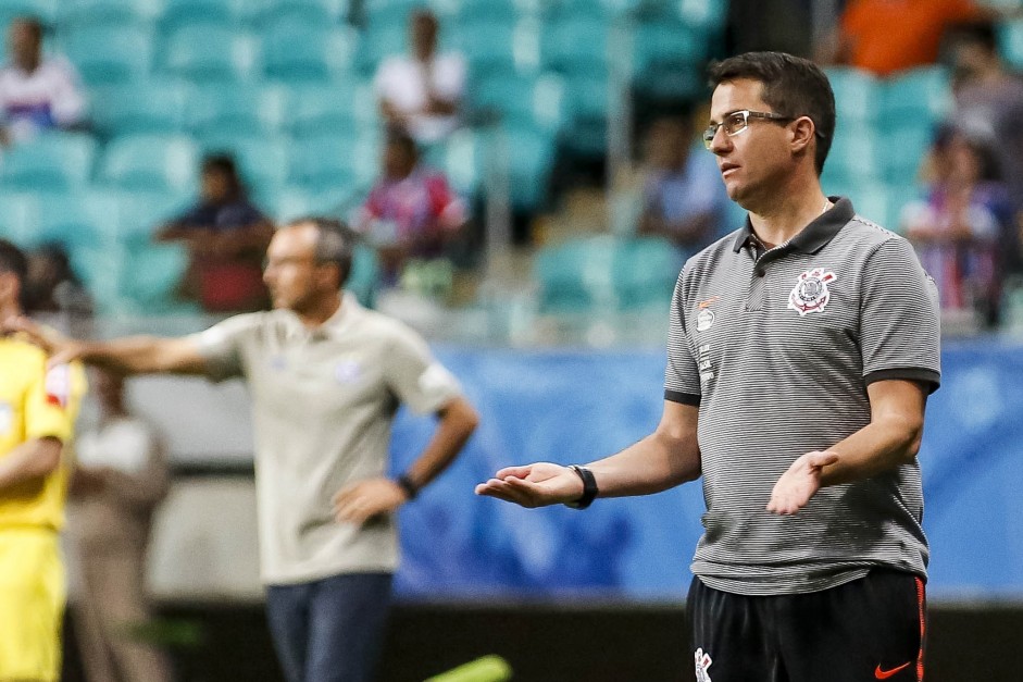 Técnico do Corinthians, Osmar Loss projeta melhora após a Copa do Mundo