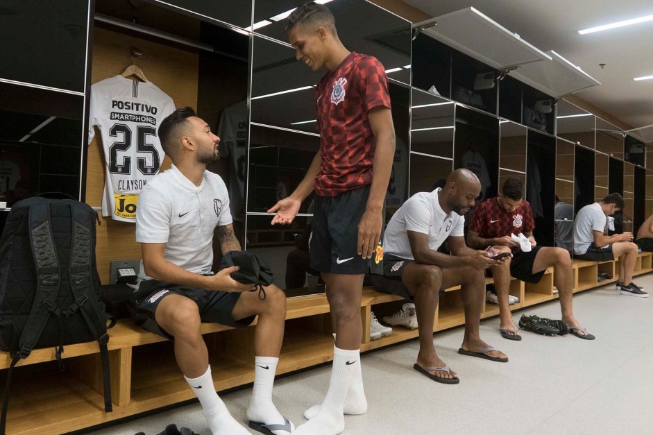 Clayson e Pedrinho no vesti�rio antes do jogo contra o Santos, pelo Paulista 2019