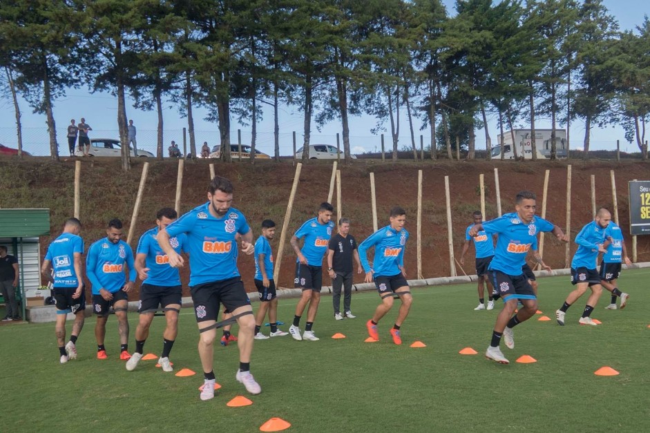 Carille comandou o treino desta segunda-feira no CT