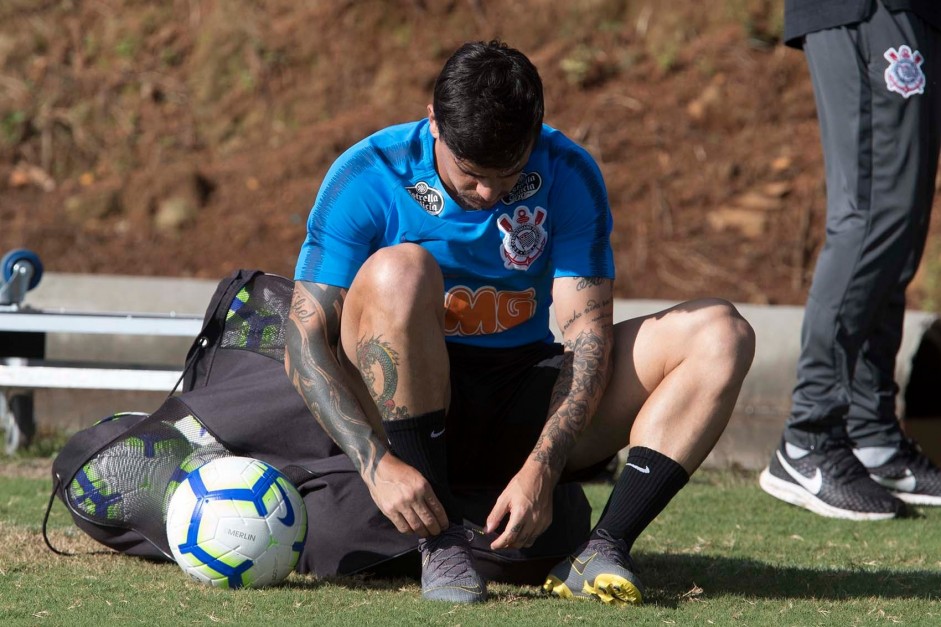 Fagner treina em Chapec para duelo contra a Chapecoense