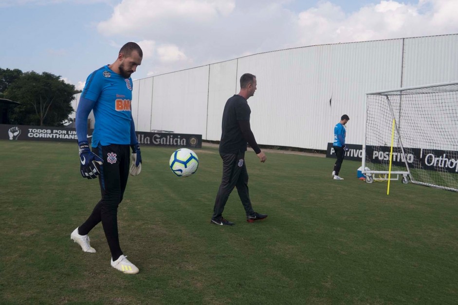 Goleiro Walter no treino desta segunda-feira no CT