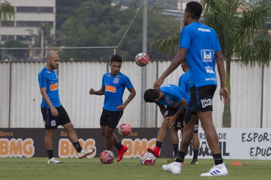 R�gis e J�nior Urso treinam para embate contra o Santos, pelo Paulist�o