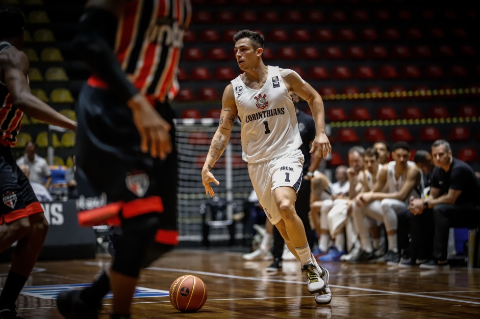 Corinthians perde para o S�o Paulo pelo NBB