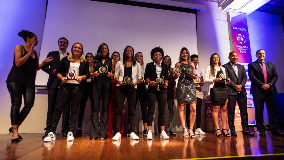 Jogadoras do Corinthians durante cerimônia de Premiação do Campeonato  Paulista Feminino