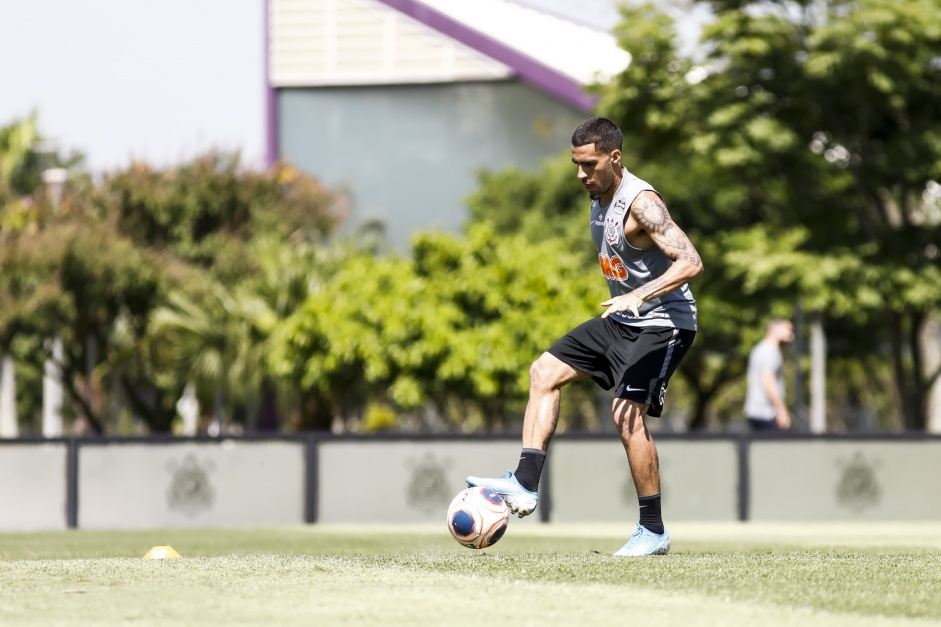 Gabriel treina no CT Joaquim Grava