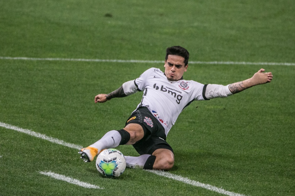 Fagner pode igualar Ronaldo Giovanelli em jogos pelo Corinthians no Brasileirão nesta quarta-feira