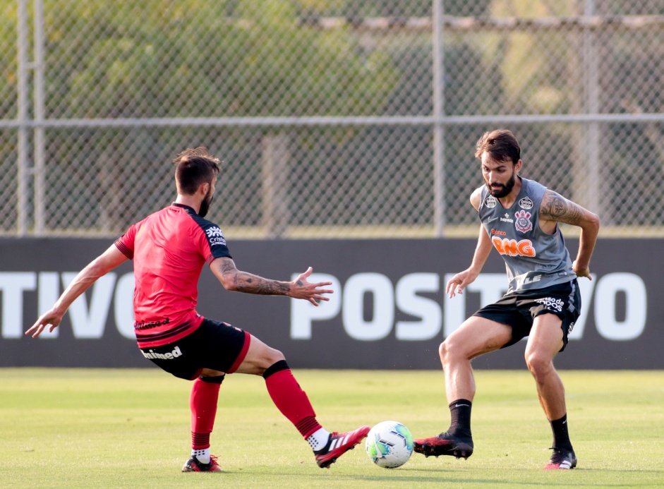 Ap�s empate frustrante com o Atl�tico-GO, Corinthians volta aos treinos no CT Joaquim Grava