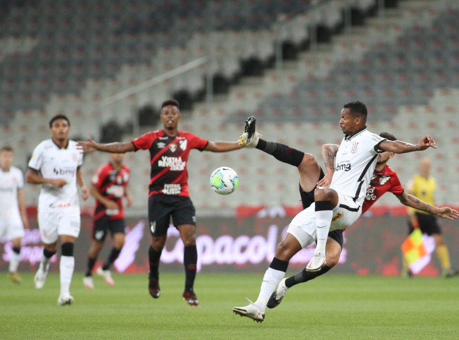 J� no duelo contra o Athletico-PR, pelo Campeonato Brasileiro