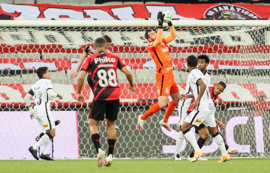 Walter no duelo contra o Athletico-PR, pelo Campeonato Brasileiro