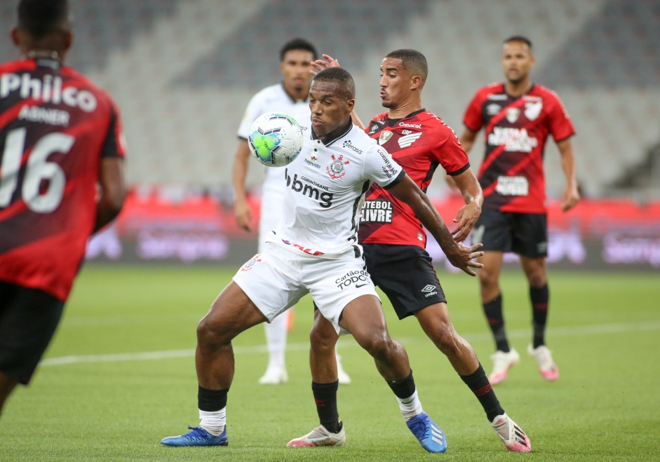 Xavier no duelo contra o Athletico-PR, pelo Campeonato Brasileiro