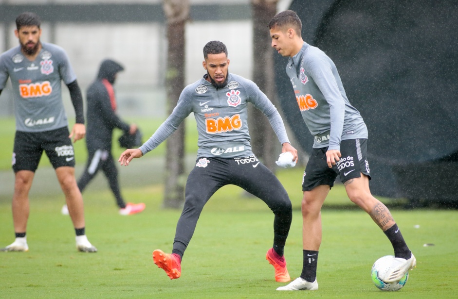 Gabriel Pereira cita Pedrinho como ídolo no Corinthians: 