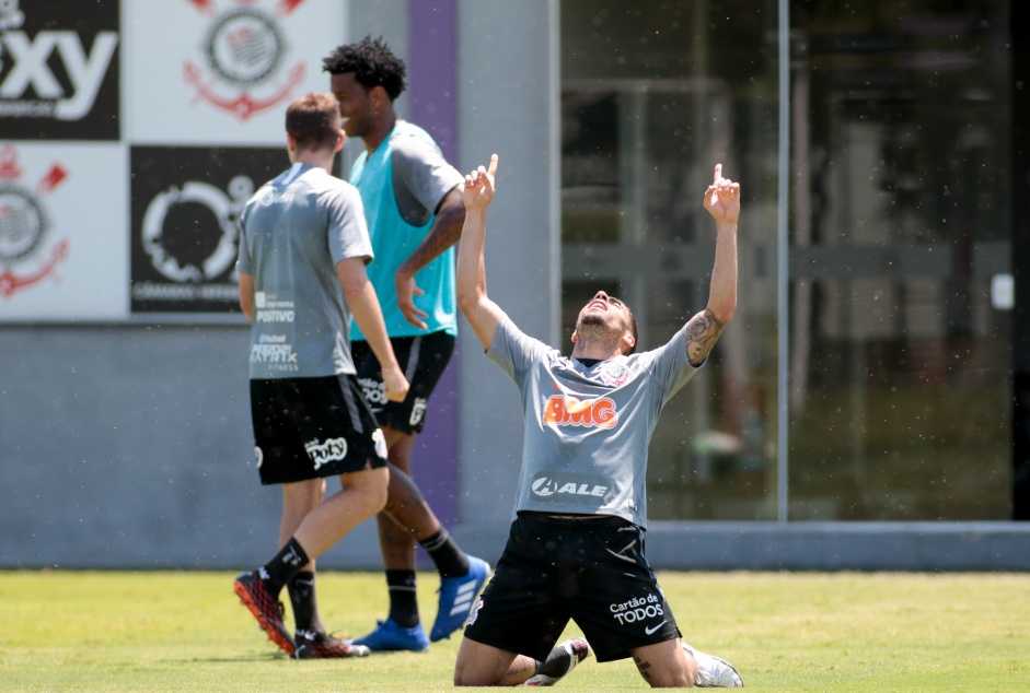 Gabriel faz autoavaliação e se diz mais confiante no Corinthians 