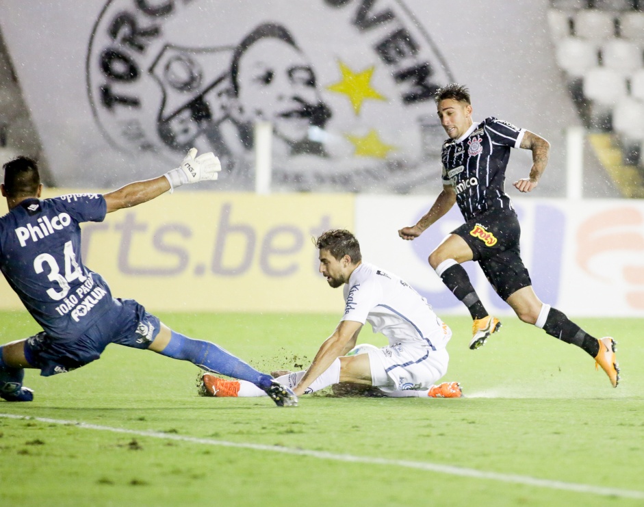 Gustavo Silva em partida diante o Santos, pelo Brasileir�o, na Vila Belmiro