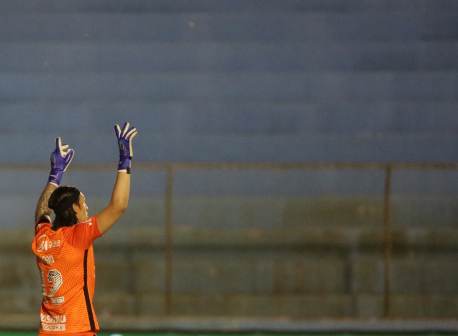 Cássio chega a cinco jogos sem sofrer gols e iguala terceira melhor marca no Corinthians 