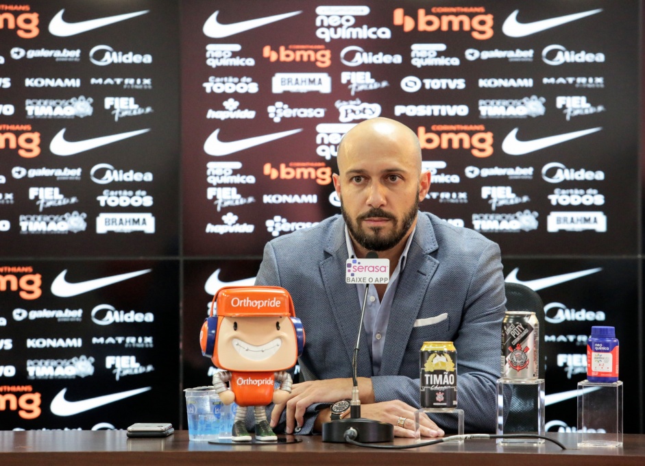 Coletiva virtual Alessandro e Roberto de Andrade
