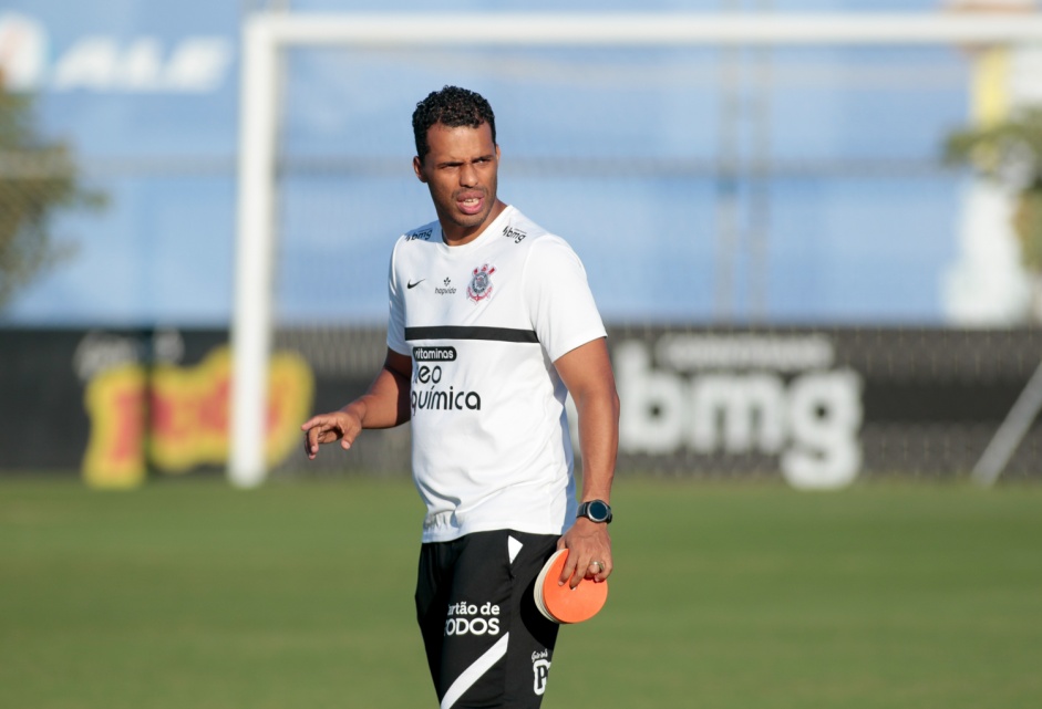 Fernando Lázaro Durante Treinamento Do Corinthians No Ct Dr Joaquim Grava