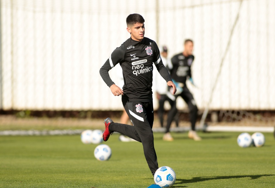 Felipe Augusto no treino do Corinthians que se prepara para o