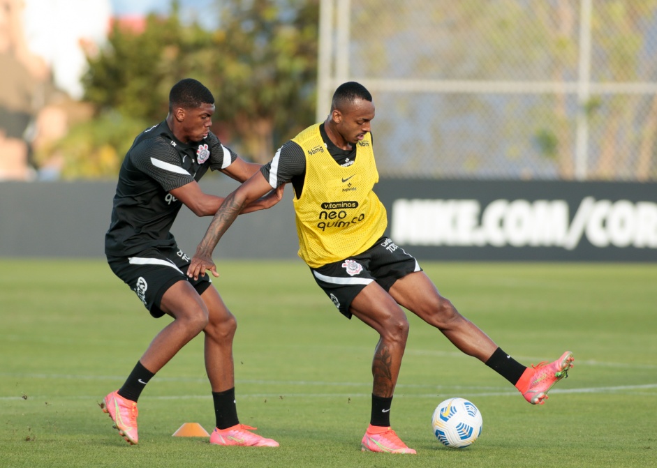 Corinthians chega ao quarto jogo seguido com mais da metade dos relacionados vindo da base; confira