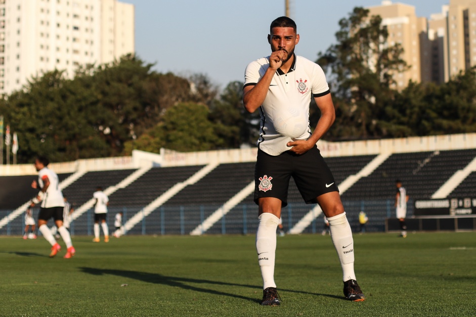 John Kl�ber comemora seu primeiro gol como jogador do Corinthians