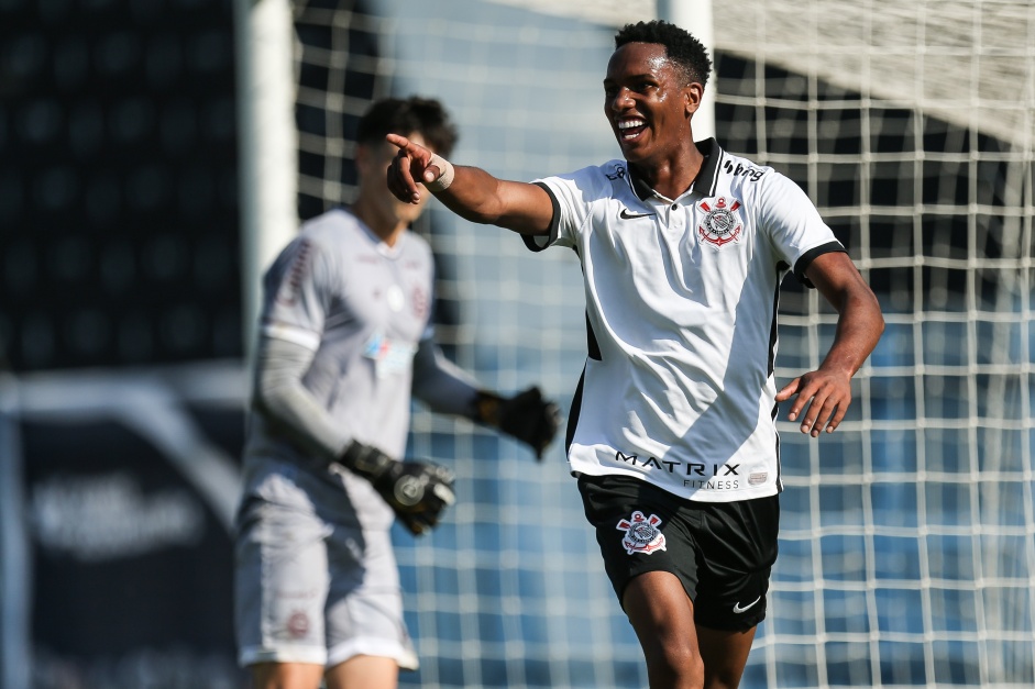 Cau� comemorando gol contra o Bahia, pelo Brasileiro Sub-20