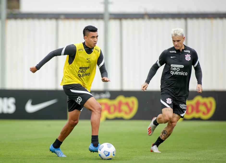 Cantillo e R�ger Guedes em mais um dia de treinamentos no CT do Corinthians
